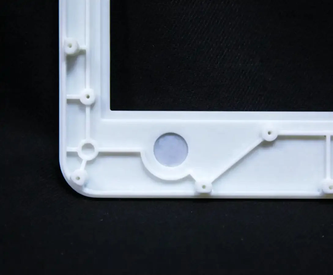 Фрагмент рамки корпуса пульта, изготовленной методом SLA-печати.