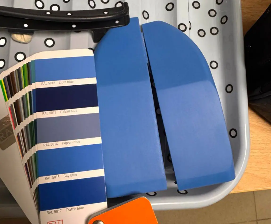 Проверка цвета пластиковых образцов