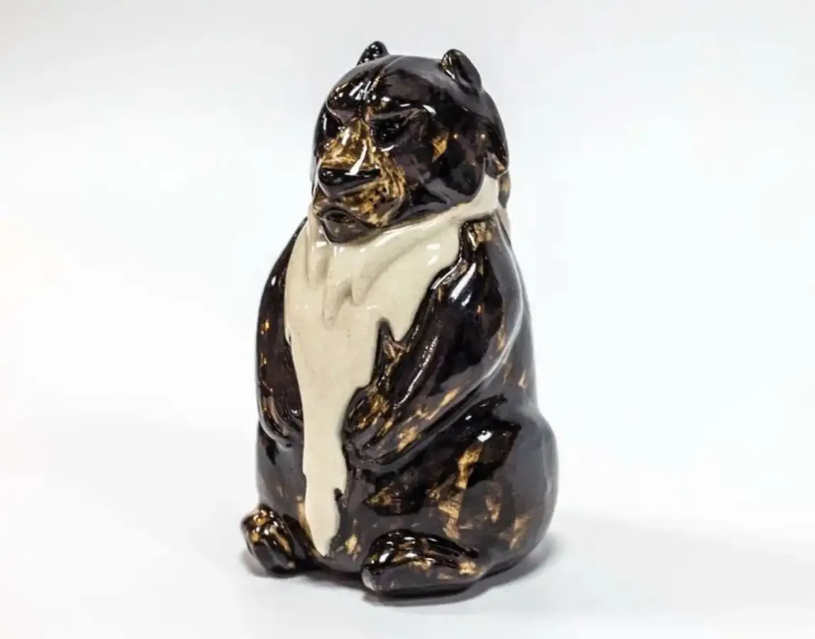 Готовая лакированная фигурка бурого медведя