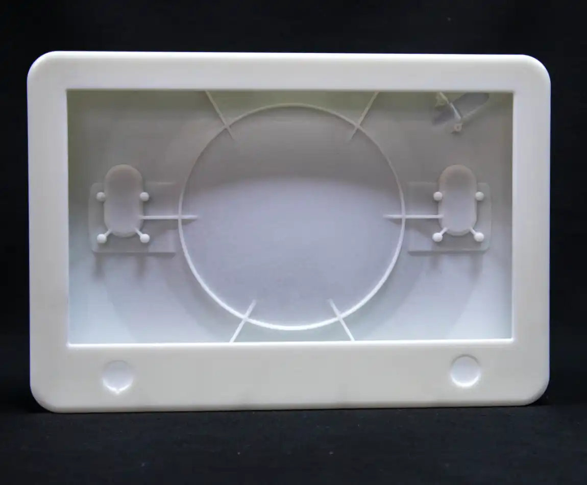 3D-печатная лицевая панель корпуса пульта для коллаборативного робота.