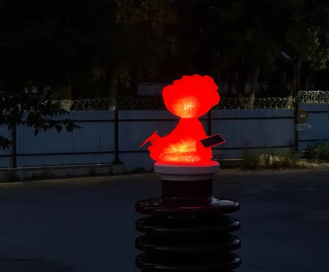 Декоративная фигура «Пельмень» с подсветкой на улице