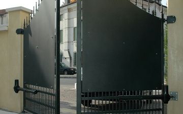 Распашные ворота ремонт