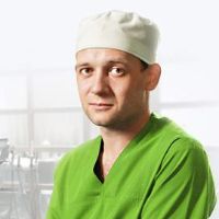 врач стоматолог -хирург, имплантолог клиники дентальной имплантации Апекс-Д Димитрович Д.А.