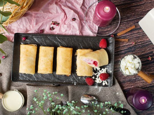 Блинчики с творогом и малиной