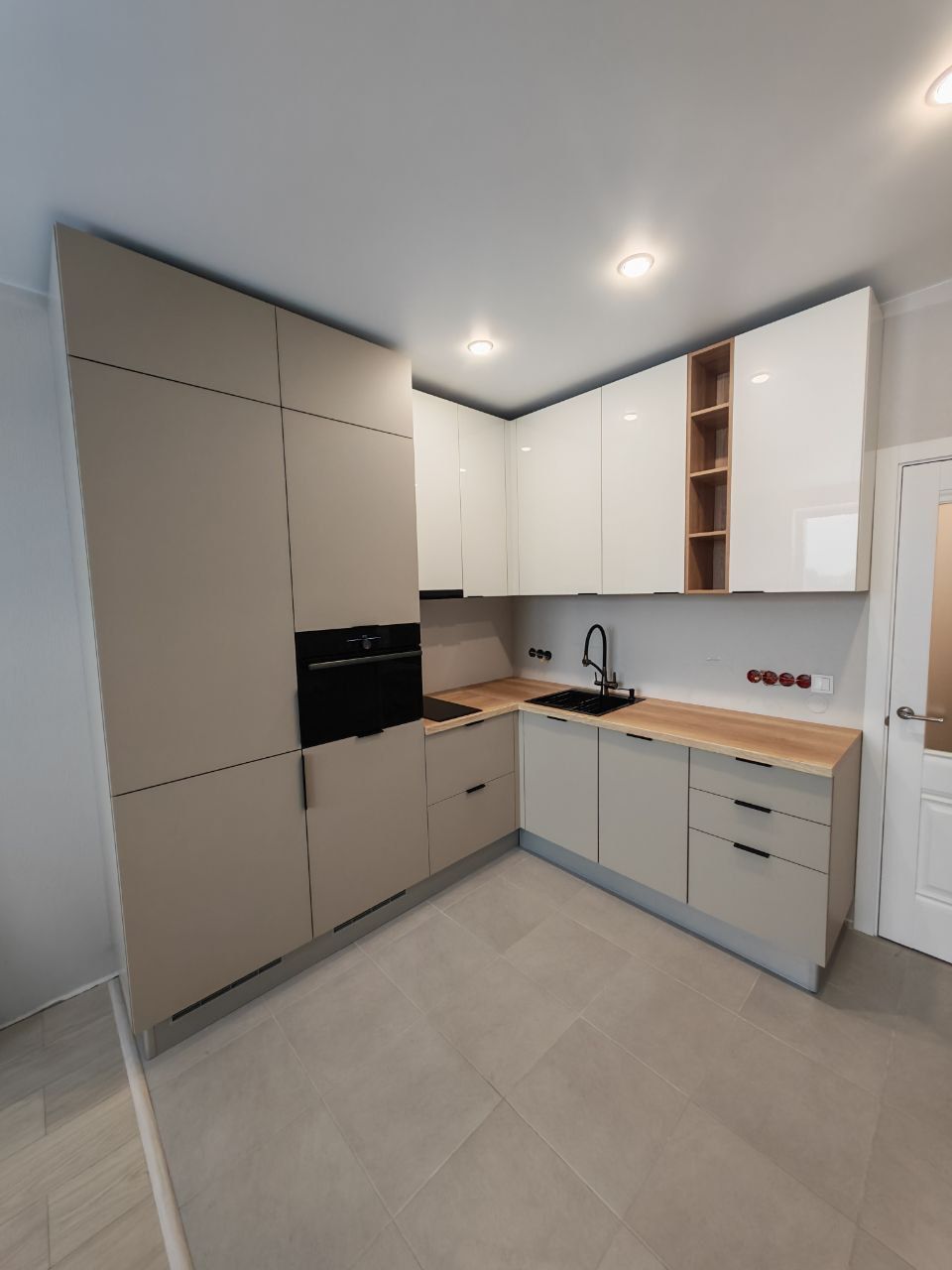 Бежевая кухня на заказ