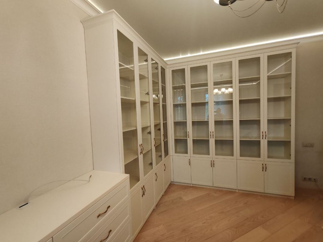 Шкаф-витрина на заказ