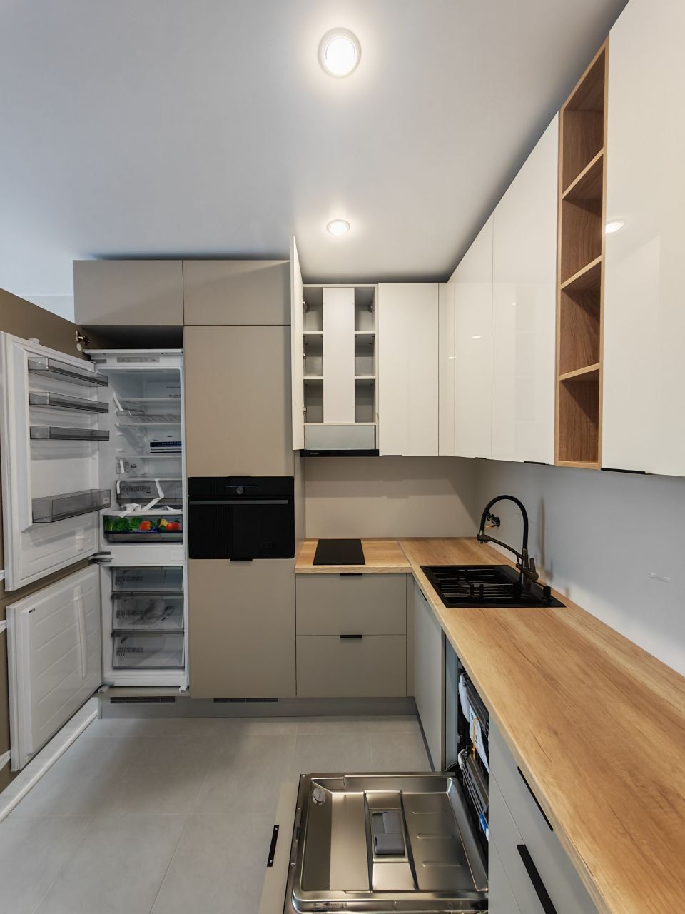 Бежевая кухня на заказ