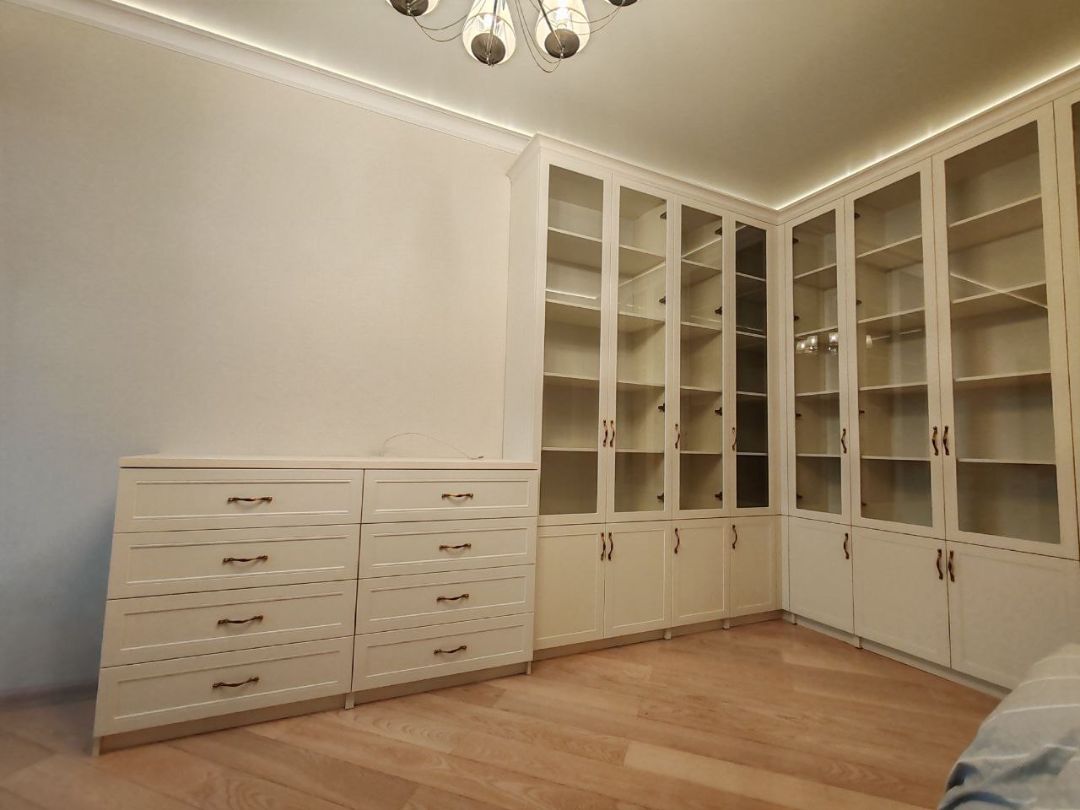 Шкаф-витрина на заказ