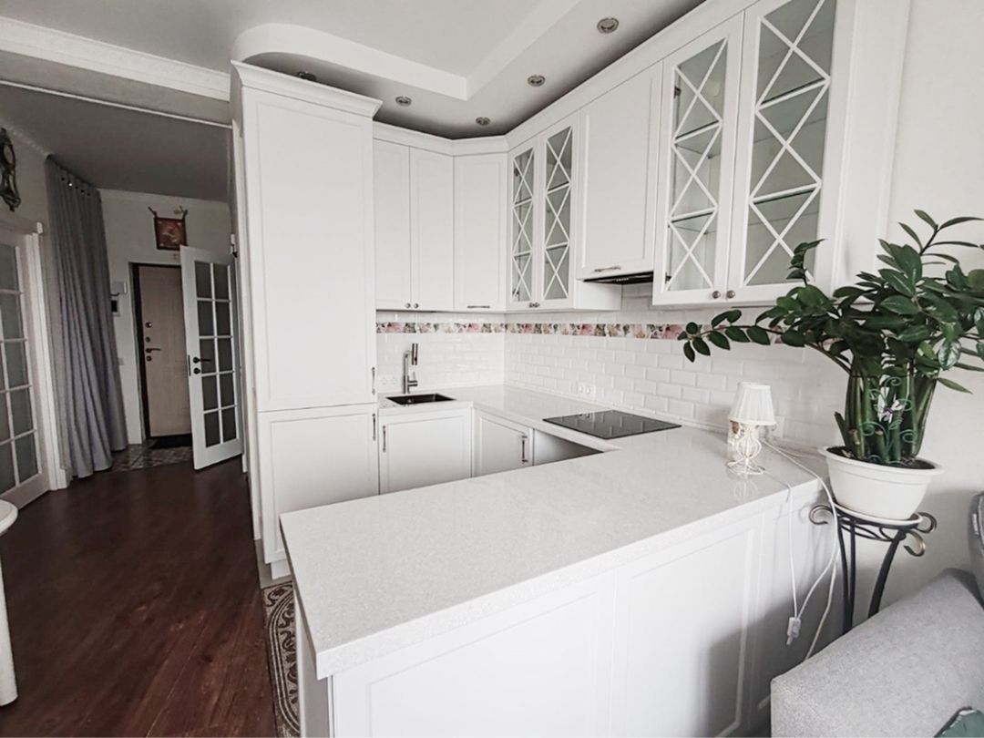 Белая кухня в классическом стиле