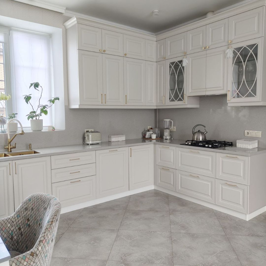 Кухня-столовая в стиле неоклассика