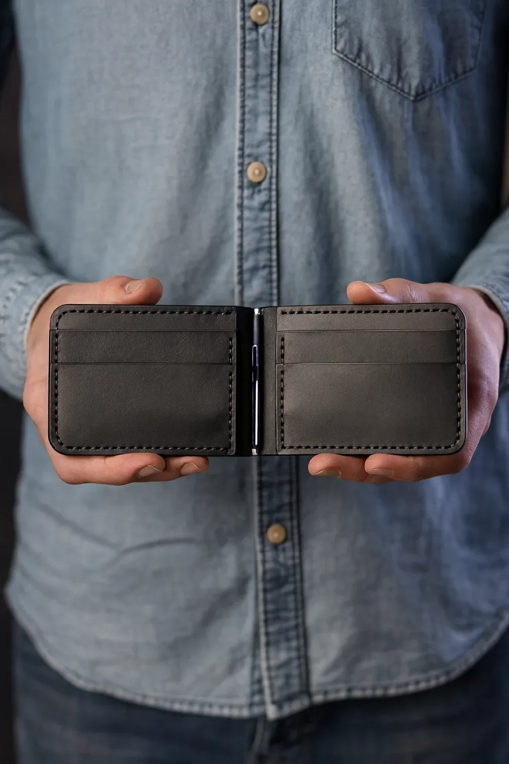 Кожаный бумажник на заказ Кишинев