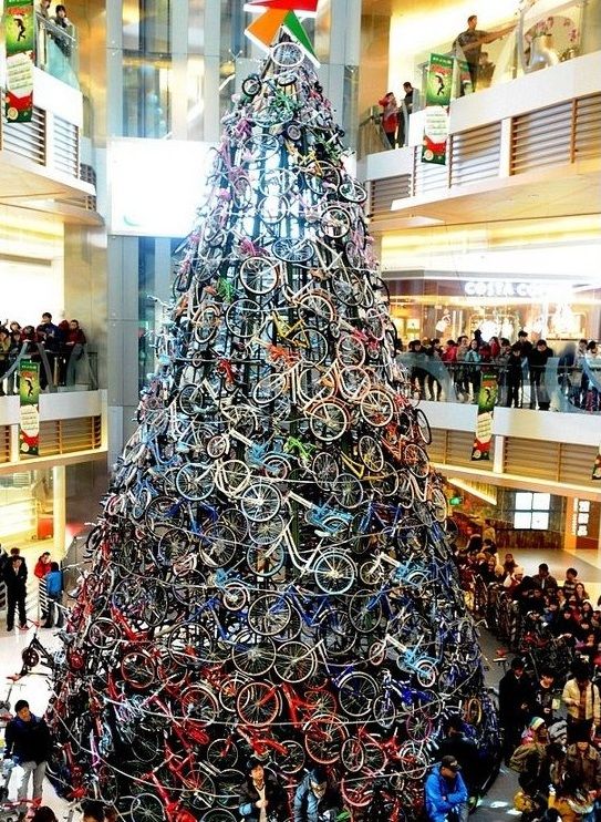новогодняя ель из велосипедов