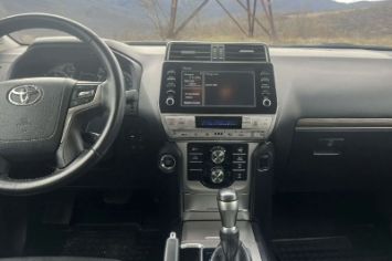 Интерьер Toyota Prado — кожа, мультимедиа, комфорт