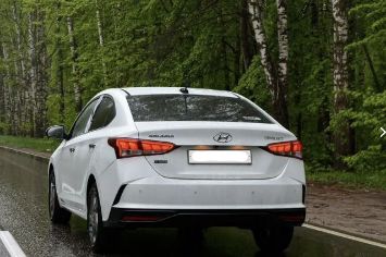 Вид сзади Hyundai Solaris