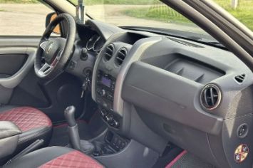 Салон Renault Duster с механической КПП