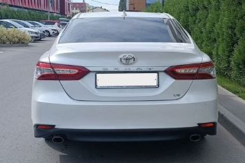 Вид сзади Toyota Camry