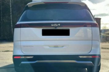 Вид сзади KIA Carnival
