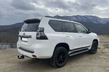 Вид сзади Toyota Prado 2.8