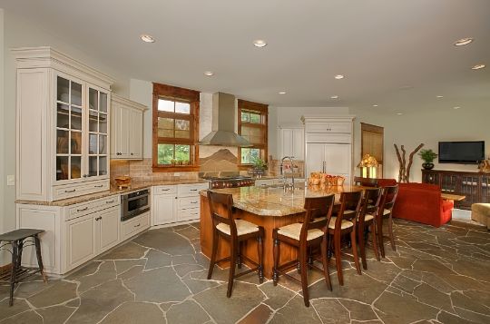 напольное покрытие из натурального камня