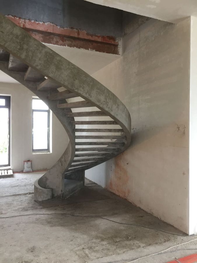 Бетонные лестницы на косоуре