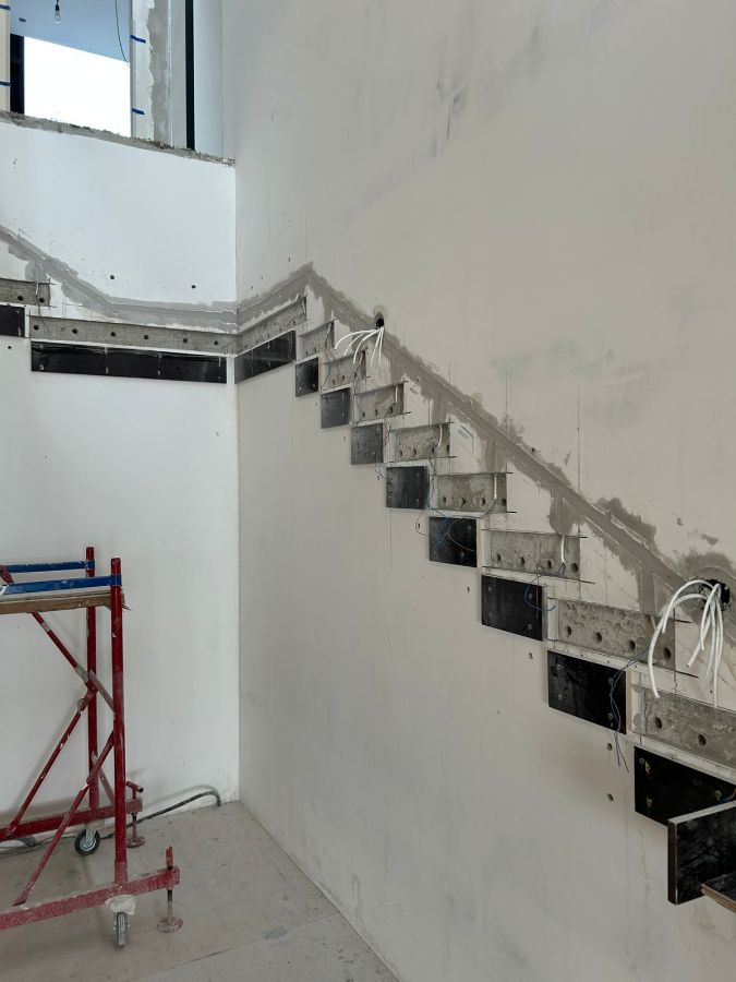 Парящие бетонные лестницы