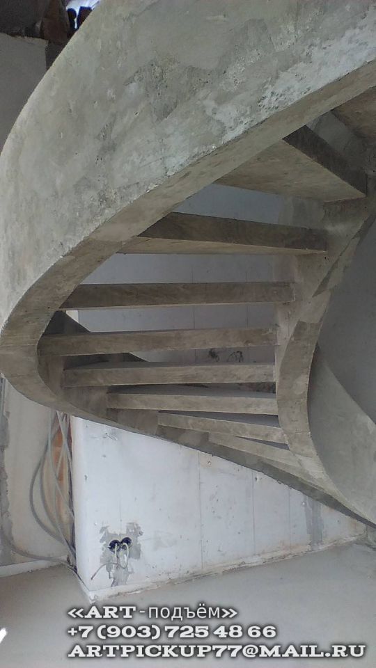 Монолитная лестница винтовая в одном стиле