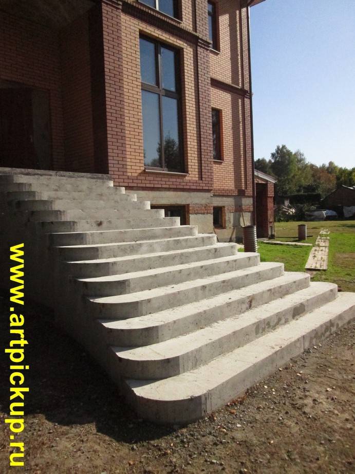 Уличные бетонные лестницы