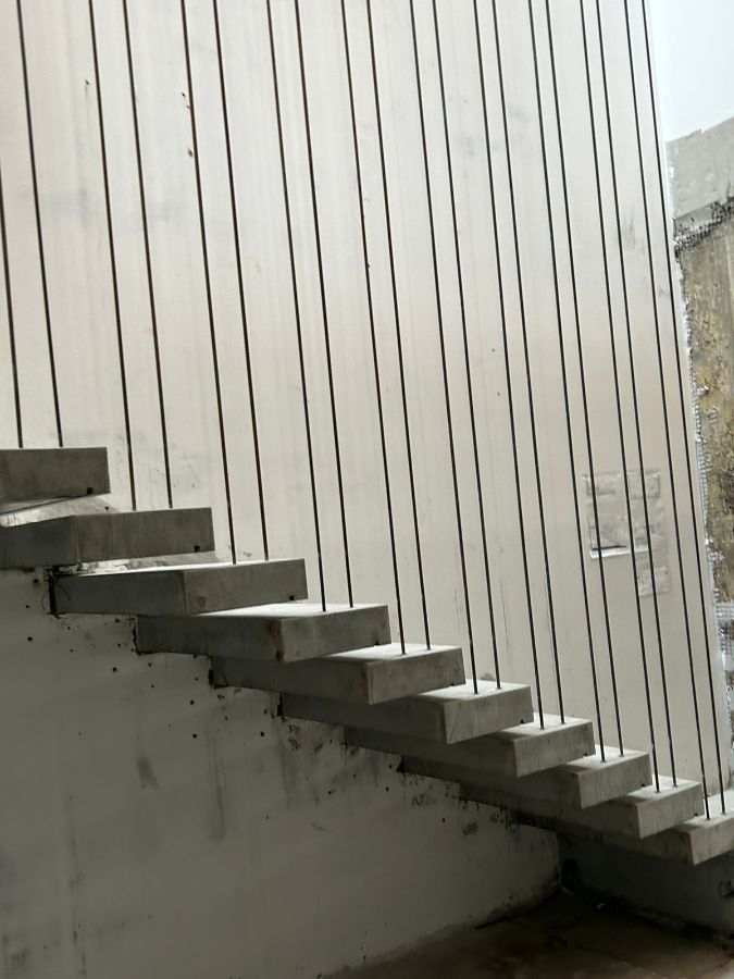 Парящие бетонные лестницы