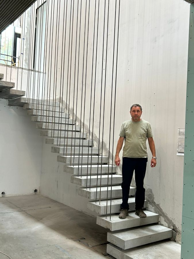 Парящие бетонные лестницы