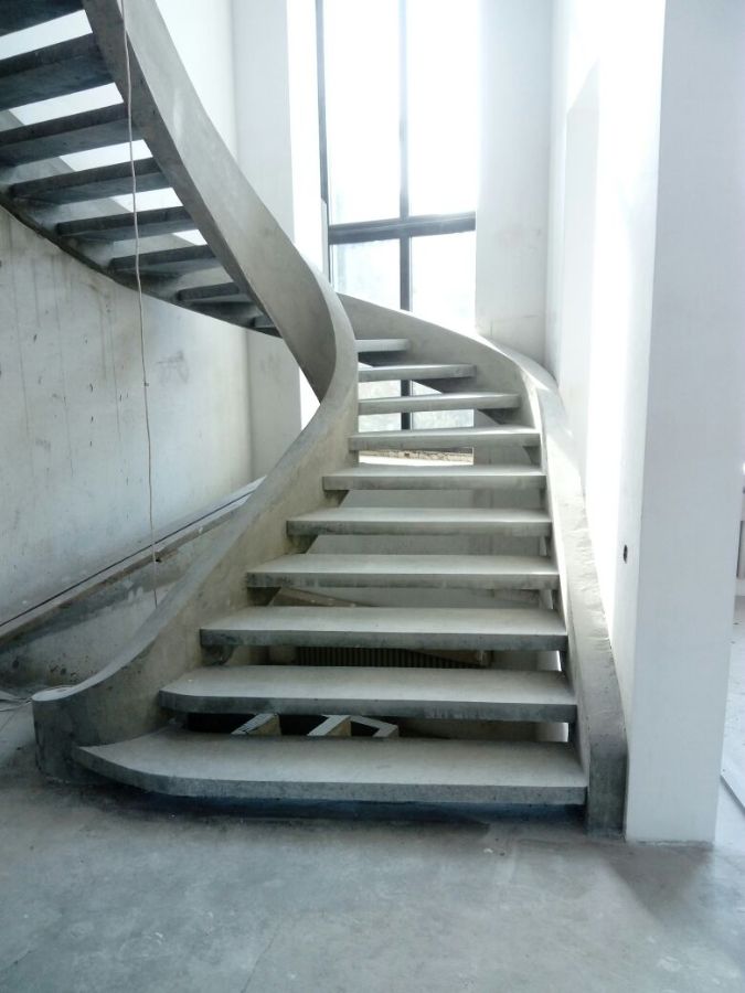 Бетонные лестницы на косоуре