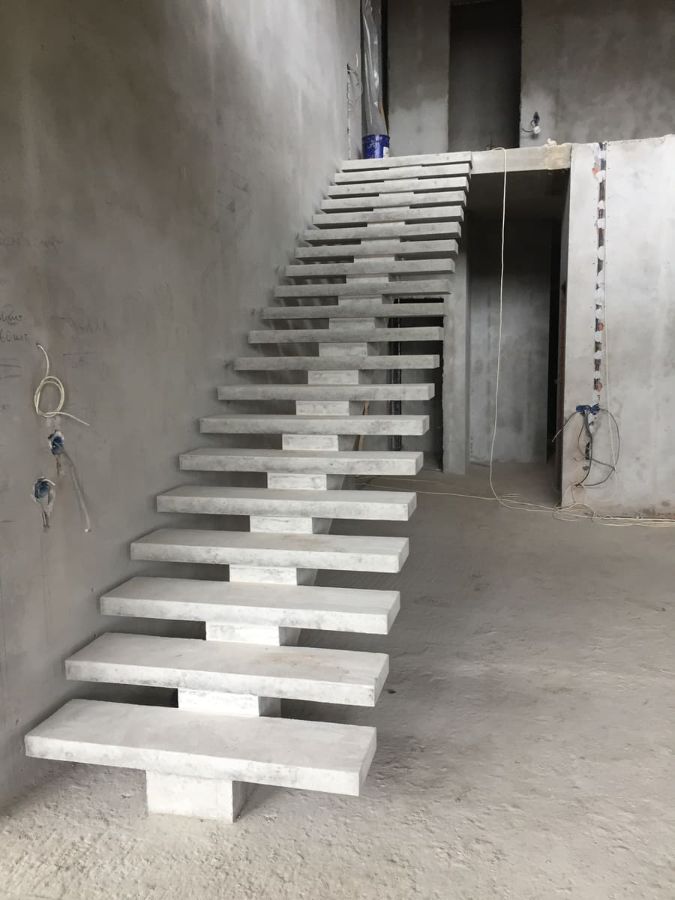 Бетонные лестницы на косоуре