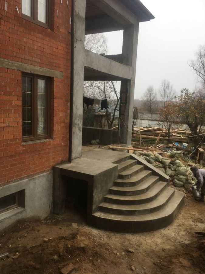 Уличные бетонные лестницы