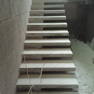 Парящие бетонные лестницы