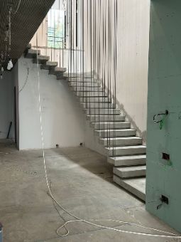 Команда «АртПодъем» построила монолитную бетонную лестницу