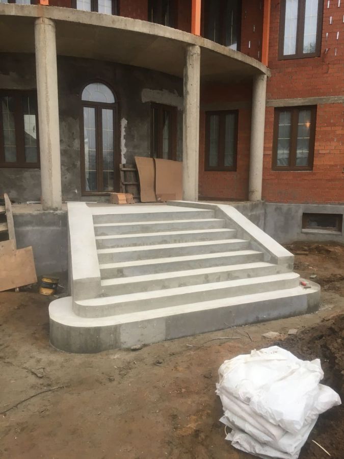 Уличные бетонные лестницы