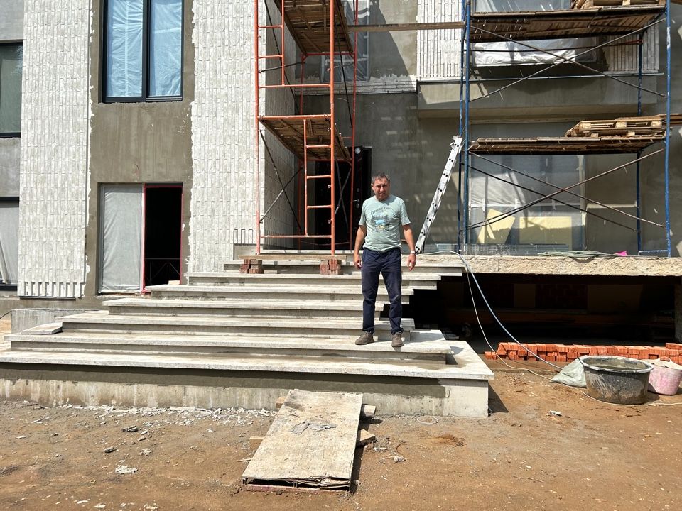 Строим бетонную уличную лестницу в коттеджном поселке «Рублёвские Горки»