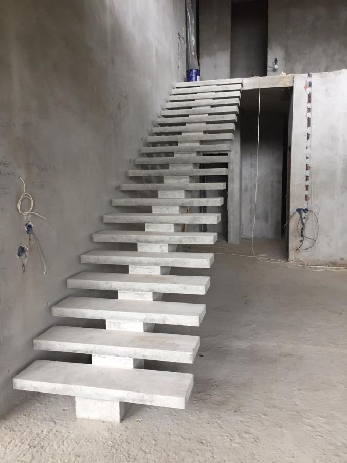 Бетонные лестницы на косоуре