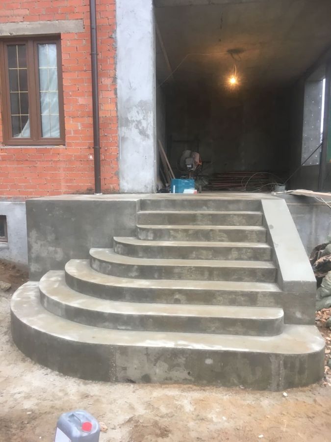 Уличные бетонные лестницы