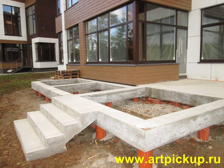 Уличные бетонные лестницы