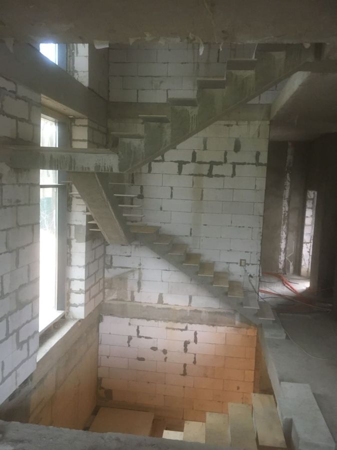 Бетонные лестницы на косоуре