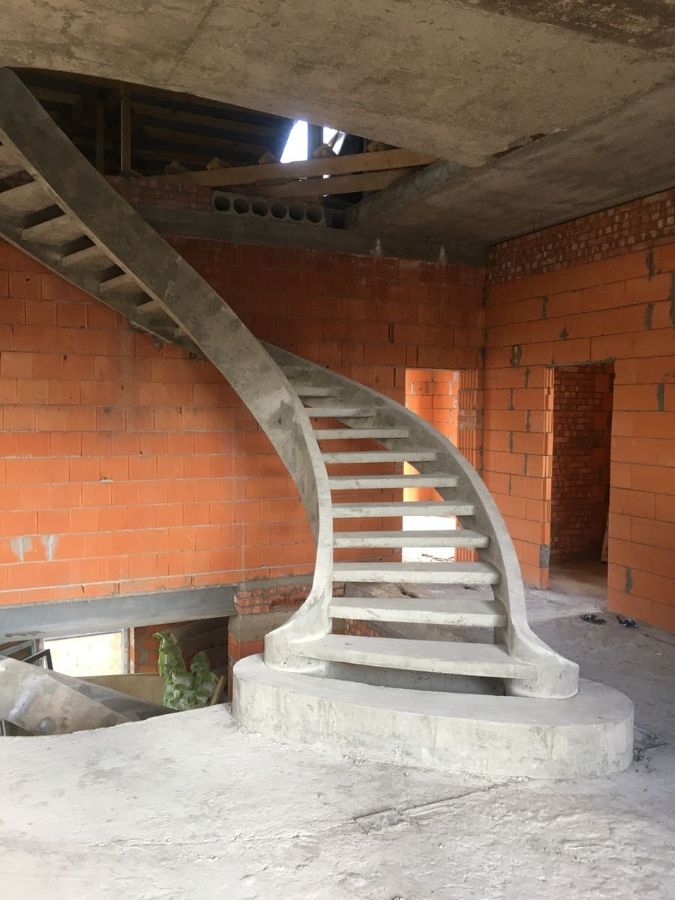 Бетонные лестницы на косоуре