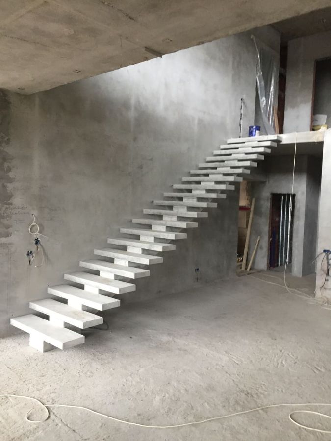 Бетонные лестницы на косоуре