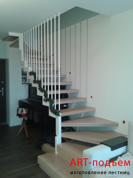 Парящие бетонные лестницы