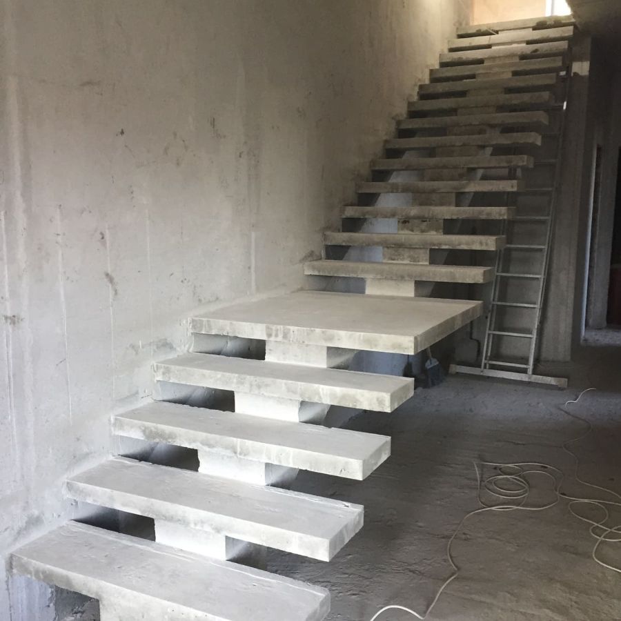 Бетонные лестницы на косоуре