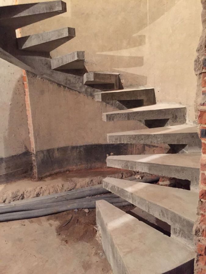 Бетонные лестницы на косоуре