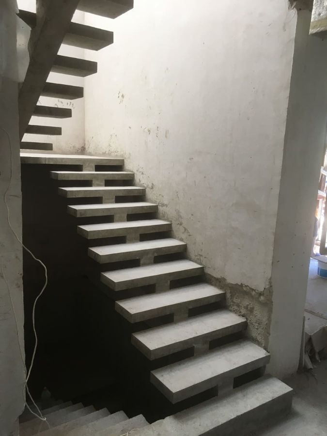 Бетонные лестницы на косоуре