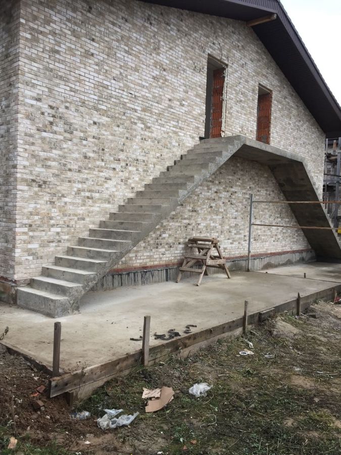 Уличные бетонные лестницы