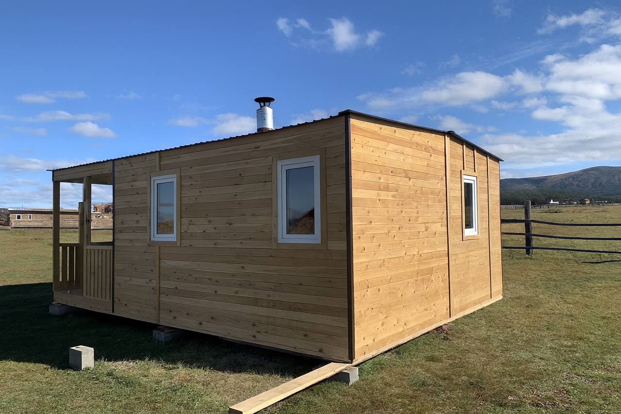 Бытовка с баней и террасой