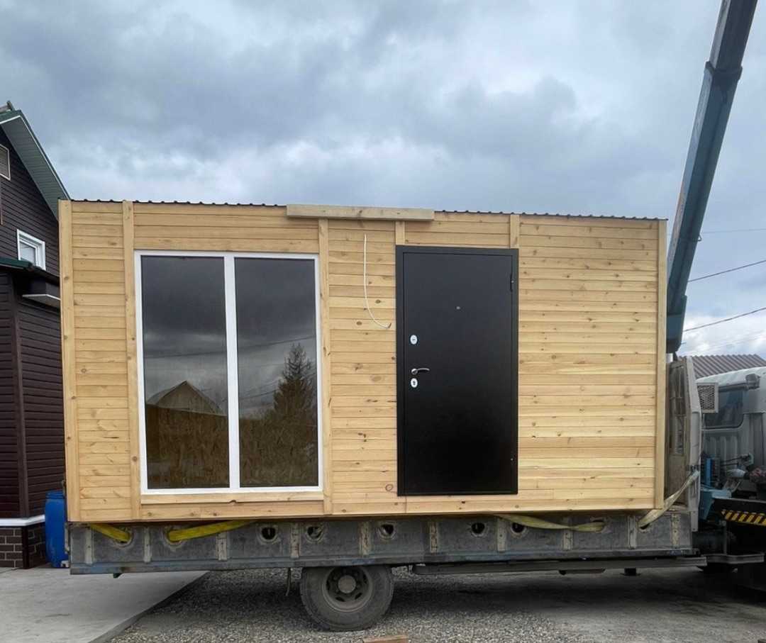 Бытовка с панорамным окном