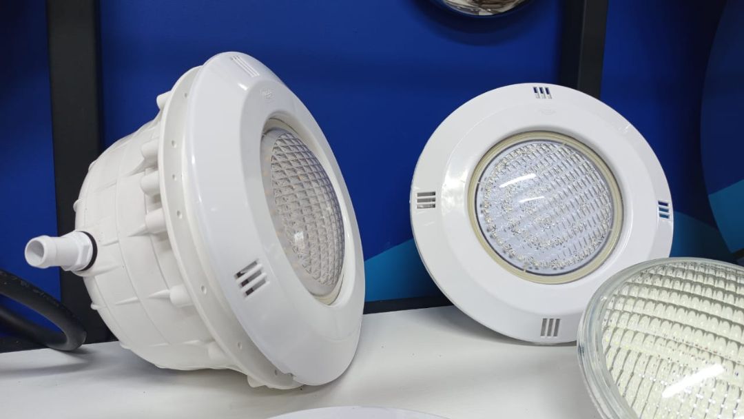 Прожектора для бассейна